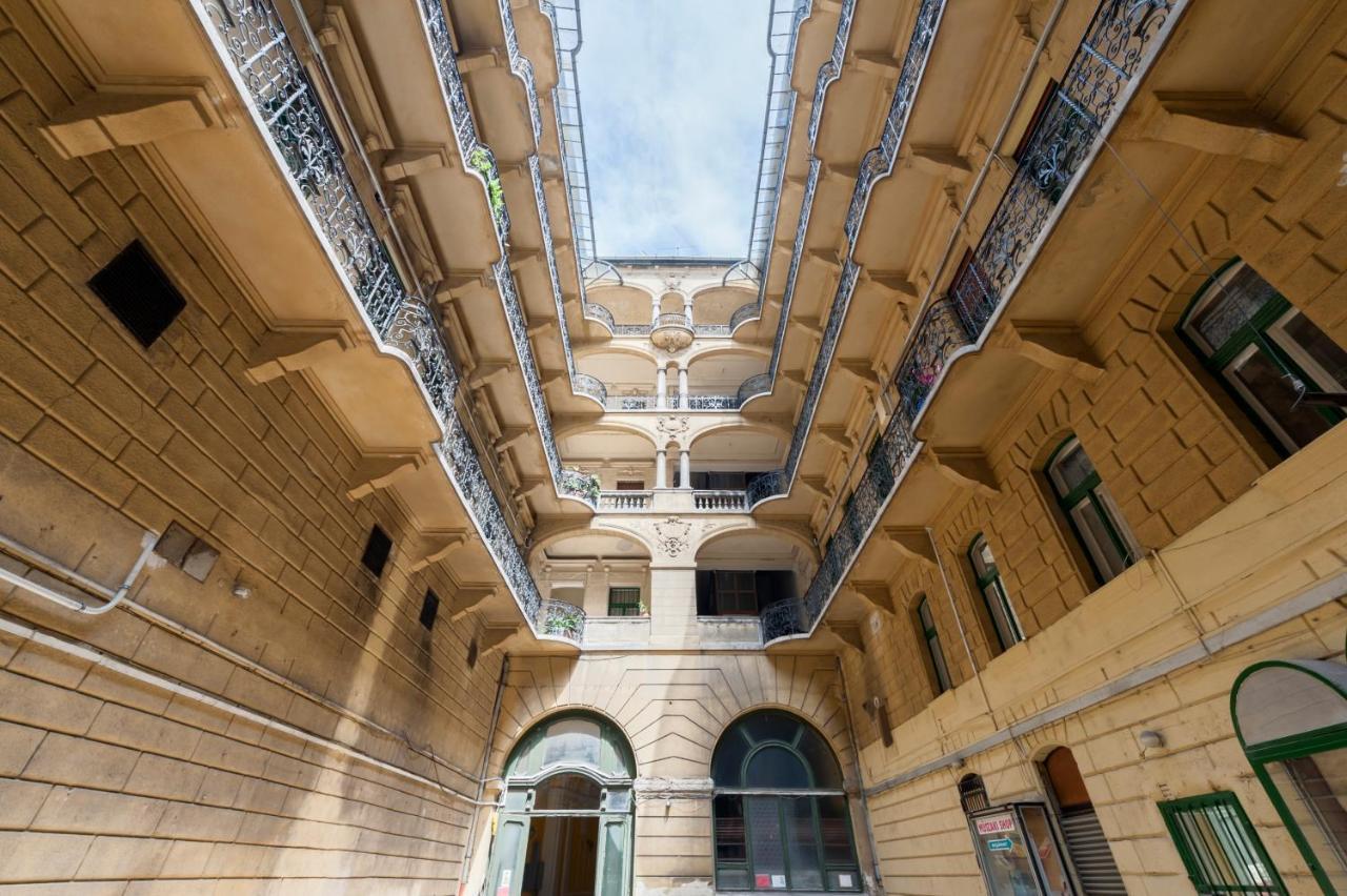 A Twist Of Nature Appartamento Budapest Esterno foto